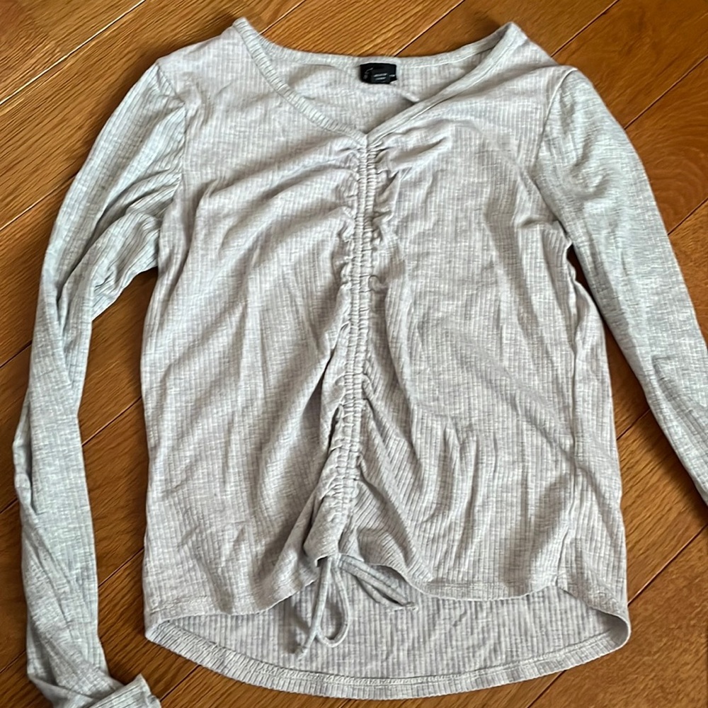 Gray top